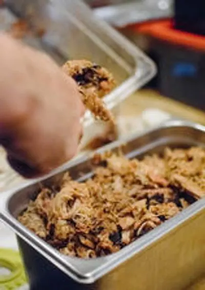 Preparing pulled pork for service